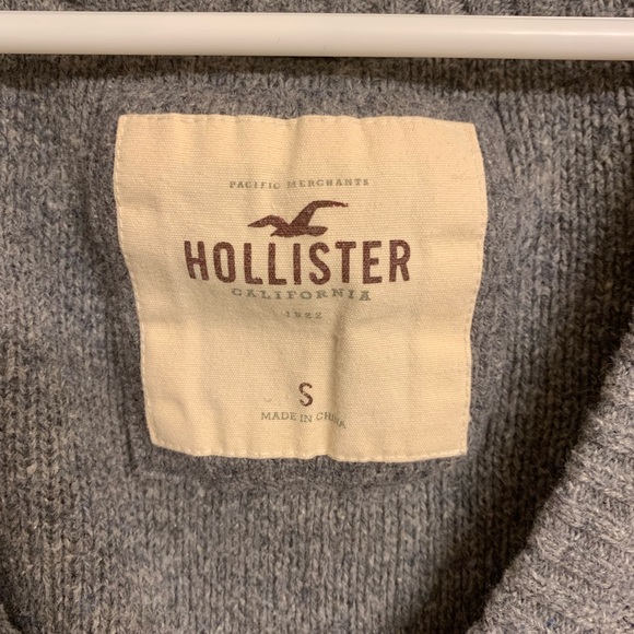 Size small chunky grey Hollister sweater - Picture 2 of 4